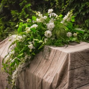 florystyka funeralna online, kurs florystyki funeralnej, dekoracje pogrzebowe, kompozycje funeralne, wiązanki pogrzebowe, wieńce pogrzebowe, dekoracje żałobne z żywych kwiatów, dekoracje pogrzebowe ze sztucznych kwiatów, jak zrobić kompozycję pogrzebową, dekoracje funeralne DIY, kompozycje pogrzebowe krok po kroku, inspiracje florystyka funeralna, eleganckie dekoracje pogrzebowe, planowanie dekoracji funeralnych kurs, kurs florystyki funeralnej online Polska, dekoracje pogrzebowe handmade, pomysły na kompozycje pogrzebowe, GretaFlowers florystyka funeralna, akademia florystyczna online, szkolenie florystyczne online Polska, florystyka od podstaw kurs, akademia gretaflowers, szkoła gretaflowers, kwiaciarnia gretaflowers Borówiec, Katarzyna Greta Grondkowska