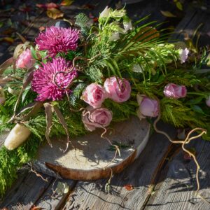 wszystkich świętych w 90 MINUT GretaFlowers 🌿 Kwiaciarnia. Akademia. Doświadczenie. Miejsce, w którym florystyka spotyka się z praktyką, estetyką i realnym zarabianiem. Twórz. Ucz się. Rozwijaj. Od podstaw po poziom profesjonalny – bez chaosu i zbędnych komplikacji. Szkolenia stacjonarne i online, które uczą nie tylko tworzyć piękno, ale też pracować szybciej, pewniej i z efektem, który sprzedaje. Bo florystyka to nie tylko pasja. To umiejętność, która może stać się Twoją drogą i Twoim biznesem 🌿✨