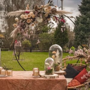 specjalista ślubny plener online, organizacja ślubu plenerowego, dekoracje ślubne plener, ślub w plenerze aranżacja, ceremonie ślubne outdoor, jak zorganizować ślub w plenerze, dekoracje ślubne plenerowe DIY, aranżacje ślubne krok po kroku, ślub plenerowy inspiracje, dekoracje na ślub i wesele w plenerze, organizacja ceremonii ślubnej na zewnątrz, planowanie ślubu plenerowego kurs, kurs ślub plenerowy online Polska, dekoracje ślubne handmade plener, pomysły na ślub w plenerze, GretaFlowers specjalista ślubny, akademia ślubna online, szkolenie ślubne online Polska, organizacja ślubu od podstaw kurs, akademia gretaflowers, szkoła gretaflowers, kwiaciarnia gretaflowers Borówiec, Katarzyna Greta Grondkowska