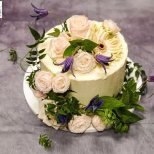 kwiatowe dekoracje tortów online, kurs dekoracji tortów kwiatami, dekoracje tortów z żywych kwiatów, dekoracje tortów ze sztucznych kwiatów, dekoracje cukiernicze florystyczne, kompozycje kwiatowe na tortach, jak udekorować tort kwiatami, dekoracje tortów DIY, dekoracje tortów krok po kroku, inspiracje dekoracje tortów, zasady dekorowania tortów kwiatami, planowanie dekoracji tortów kurs, kurs dekoracji tortów online Polska, dekoracje tortów handmade, pomysły na dekoracje tortów, GretaFlowers dekoracje tortów, akademia florystyczna online, szkolenie florystyczne online Polska, florystyka od podstaw kurs, akademia gretaflowers, szkoła gretaflowers, kwiaciarnia gretaflowers Borówiec, Katarzyna Greta Grondkowska
