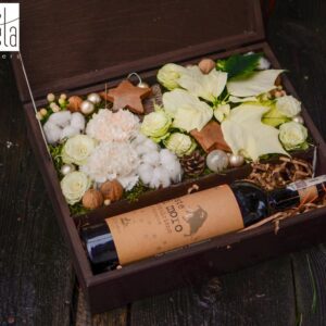 kurs florystyczny online, flowerbox świąteczny, flowerbox bożonarodzeniowy, dekoracje świąteczne, florystyka świąteczna, flowerbox jak zrobić, dekoracje świąteczne DIY, kompozycje świąteczne, stroiki świąteczne, jak zrobić flowerbox krok po kroku, flowerbox z żywych kwiatów, flowerbox z kwiatów sztucznych, florystyka sezonowa kurs, kurs florystyczny online Polska, dekoracje świąteczne handmade, pomysły na dekoracje świąteczne, GretaFlowers kurs florystyczny, akademia florystyczna online, szkolenie florystyczne online Polska, florystyka od podstaw kurs, akademia gretaflowers, szkoła gretaflowers, kwiaciarnia gretaflowers Borówiec, Katarzyna Greta Grondkowska