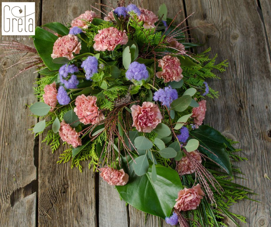 kurs florystyczny online, florystyka nagrobna, kompozycje nagrobne, stroiki na cmentarz, dekoracje na grób, Wszystkich Świętych dekoracje, jak zrobić stroik na grób, jak zarabiać na florystyce, sprzedaż dekoracji nagrobnych, szybkie kompozycje florystyczne, florystyka sezonowa kurs, kurs florystyczny online Polska, jak zrobić kompozycję nagrobną krok po kroku, trwałe kompozycje na cmentarz, dekoracje nagrobne z kwiatów sztucznych i żywych, pomysły na stroiki na Wszystkich Świętych, GretaFlowers kurs florystyczny, akademia florystyczna online, szkolenie florystyczne online Polska, florystyka od podstaw kurs, akademia gretaflowers, szkoła gretaflowers, kwiaciarnia gretaflowers w borówcu, katarzyna greta grondkowska