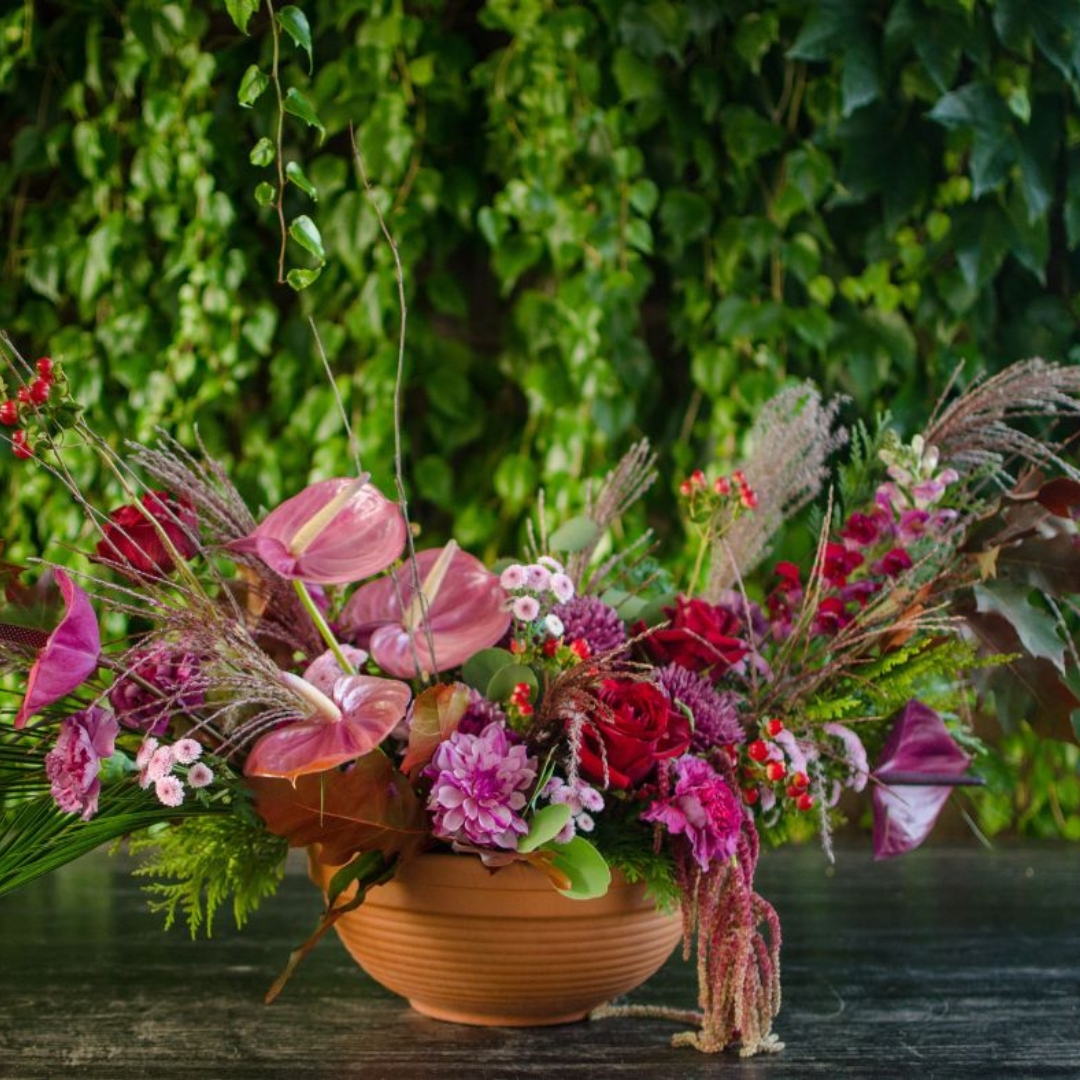 kurs florystyczny online, florystyka nagrobna, kompozycje nagrobne, stroiki na cmentarz, dekoracje na grób, Wszystkich Świętych dekoracje, jak zrobić stroik na grób, jak zarabiać na florystyce, sprzedaż dekoracji nagrobnych, szybkie kompozycje florystyczne, florystyka sezonowa kurs, kurs florystyczny online Polska, jak zrobić kompozycję nagrobną krok po kroku, trwałe kompozycje na cmentarz, dekoracje nagrobne z kwiatów sztucznych i żywych, pomysły na stroiki na Wszystkich Świętych, GretaFlowers kurs florystyczny, akademia florystyczna online, szkolenie florystyczne online Polska, florystyka od podstaw kurs, akademia gretaflowers, szkoła gretaflowers, kwiaciarnia gretaflowers w borówcu, katarzyna greta grondkowska